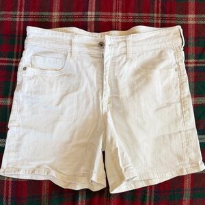 Pilcro White Women's Shorts